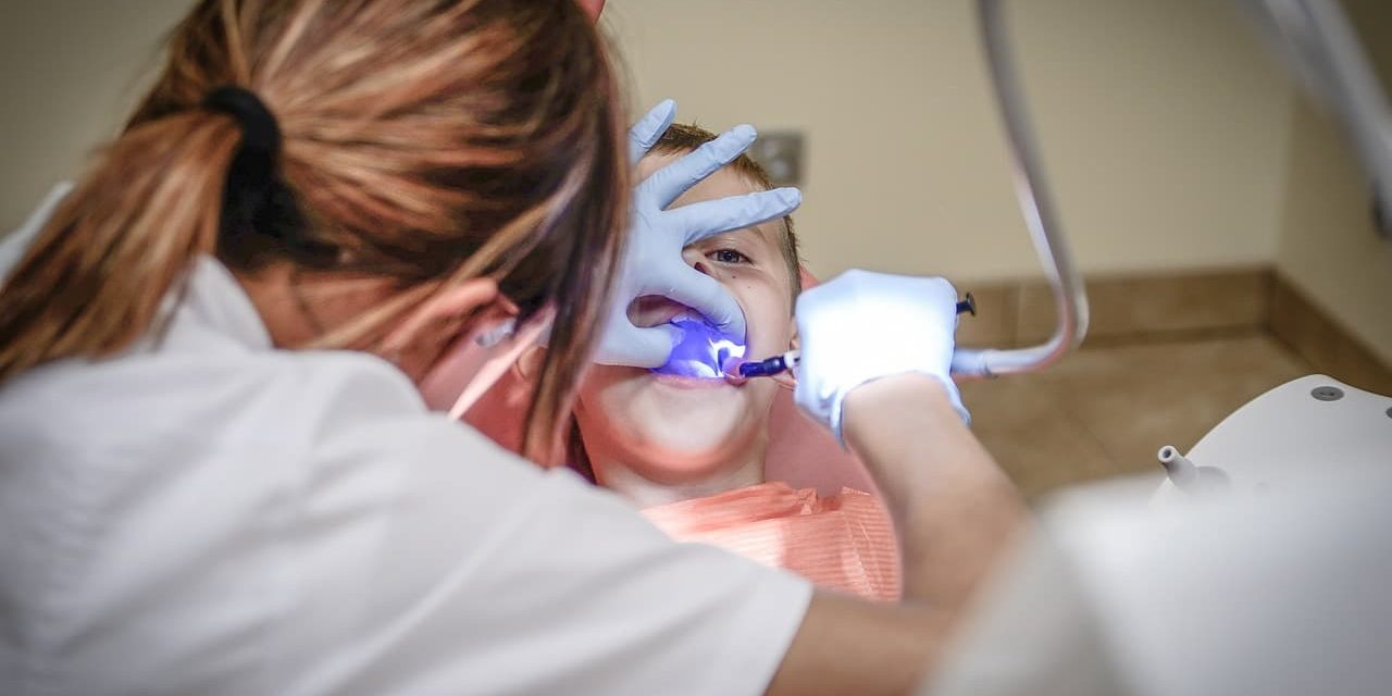 Dlaczego tak często wybieramy prywatne gabinety stomatologiczne?